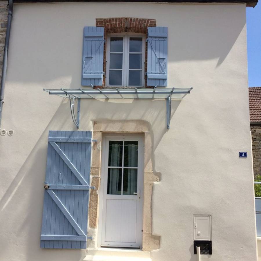Rénovation de façade d'une petite maison en peinture